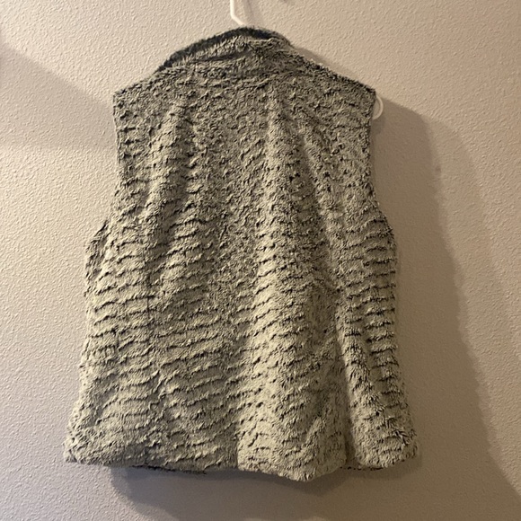 Erin London faux fur vest size large - Picture 7 of 7